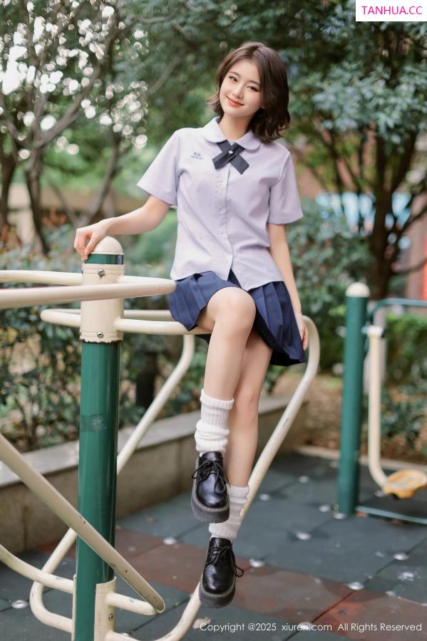   [XiuRen]高清写真图 2025.03.07 No.9985 小橘子orange 美腿性感第10张图片